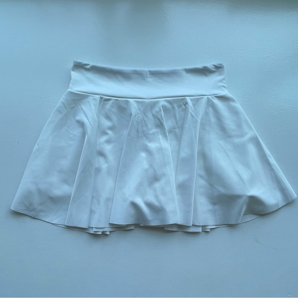 White sports skort with phone pocket - Picture 6 of 13